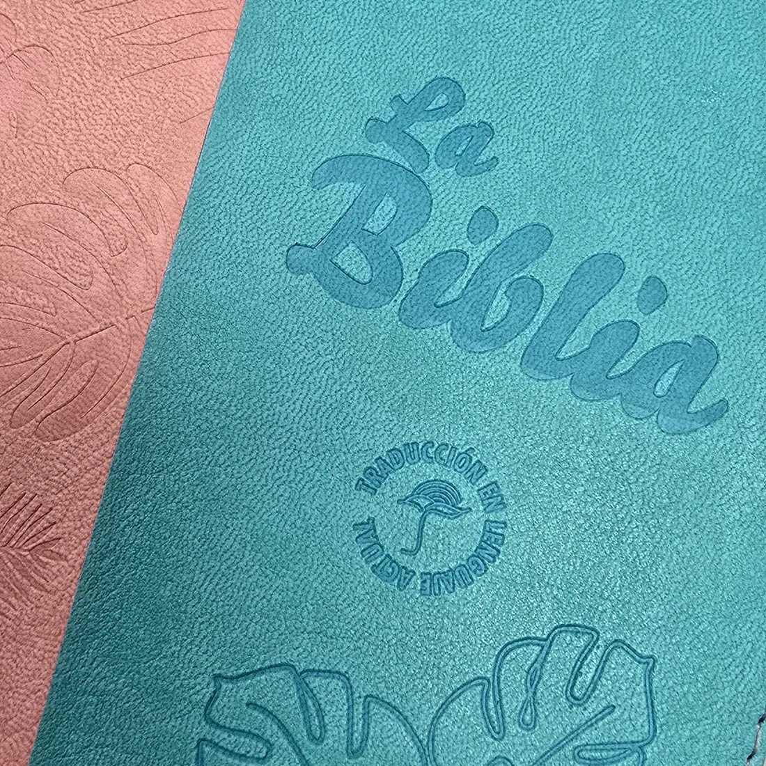 Biblia TLA Letra grande Bicolor Verde Menta Rosa - Imagen 5