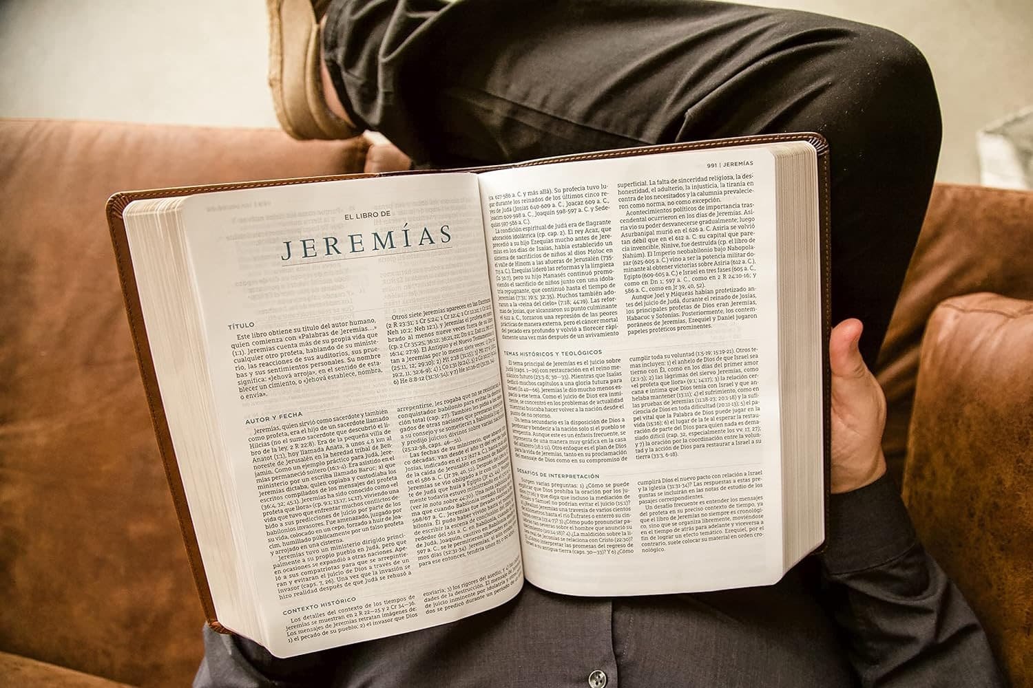 NBLA Biblia de Estudio MacArthur café - Imagen 5