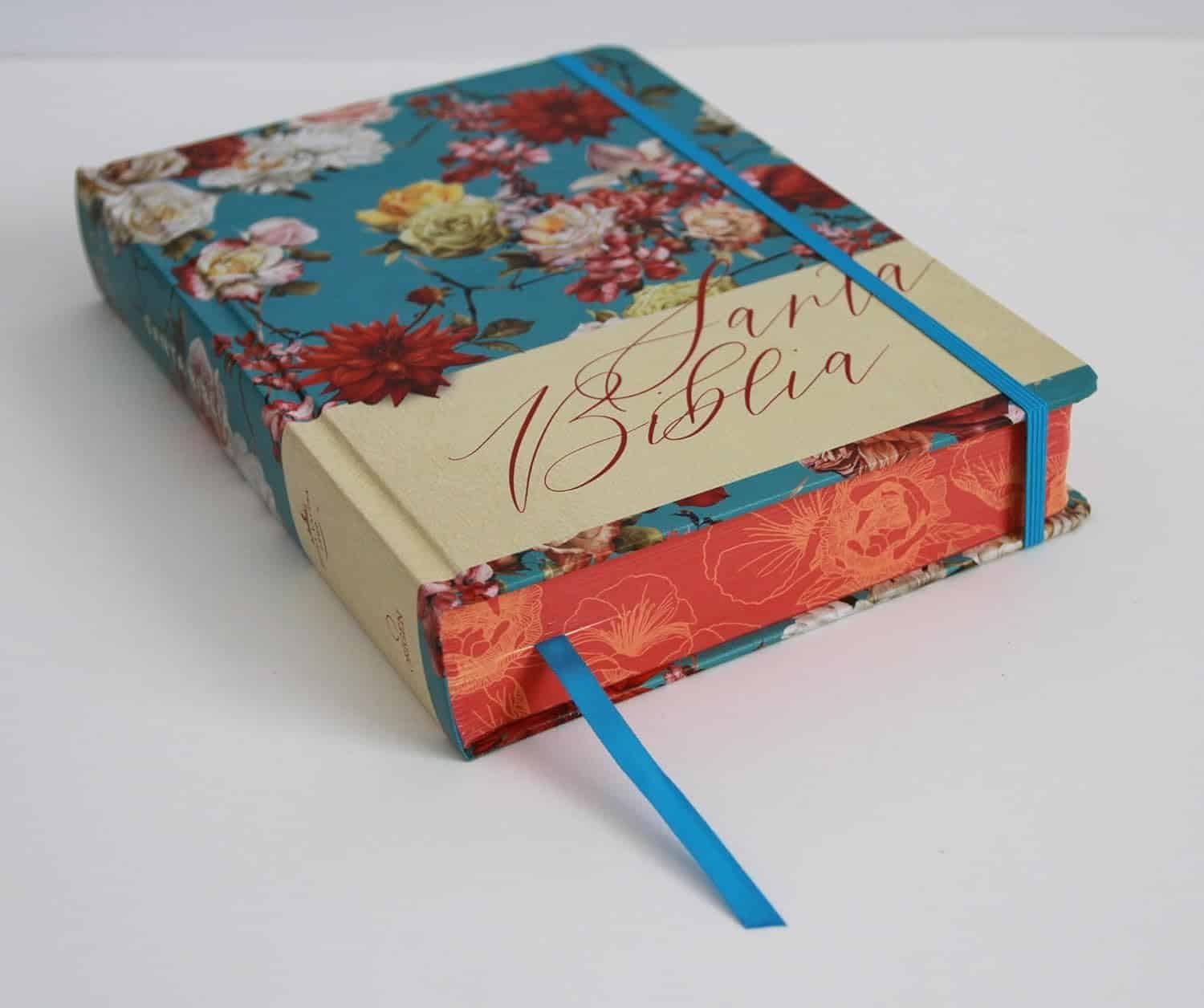 Biblia de Apuntes RVR 1960 Tapa dura, Azul celeste con flores, cantos pintados - Imagen 2