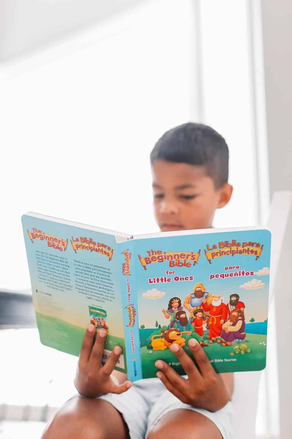The Beginner’s Bible for Little Ones (Bilingual) / La Biblia para principiantes para pequeñitos - Imagen 5